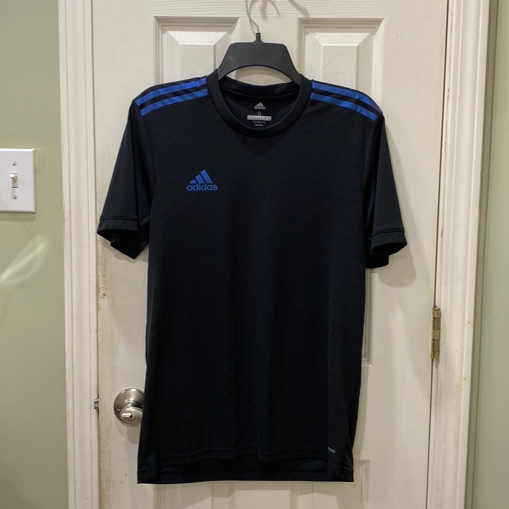 Adidas men’s small t-shirt